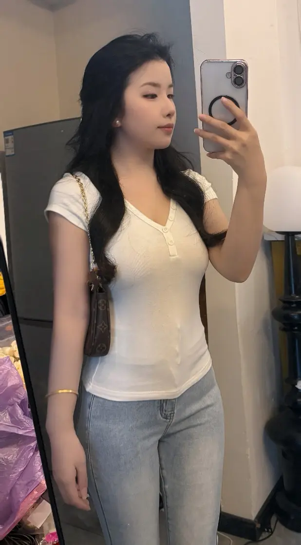 怎么可以一生的追求只为了喂养一副必死无疑的躯体，我要珍惜那些与我相关的...