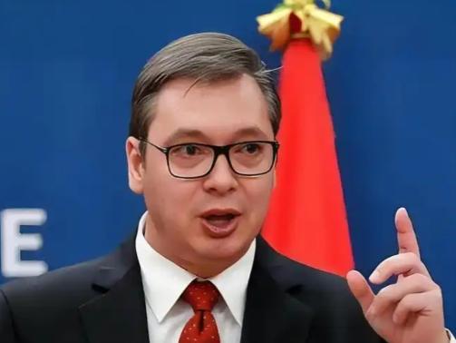 武契奇宣布辞职！西方媒体刚要 “开香槟”，下一秒笑容就僵在了脸上。因为谁都清楚，