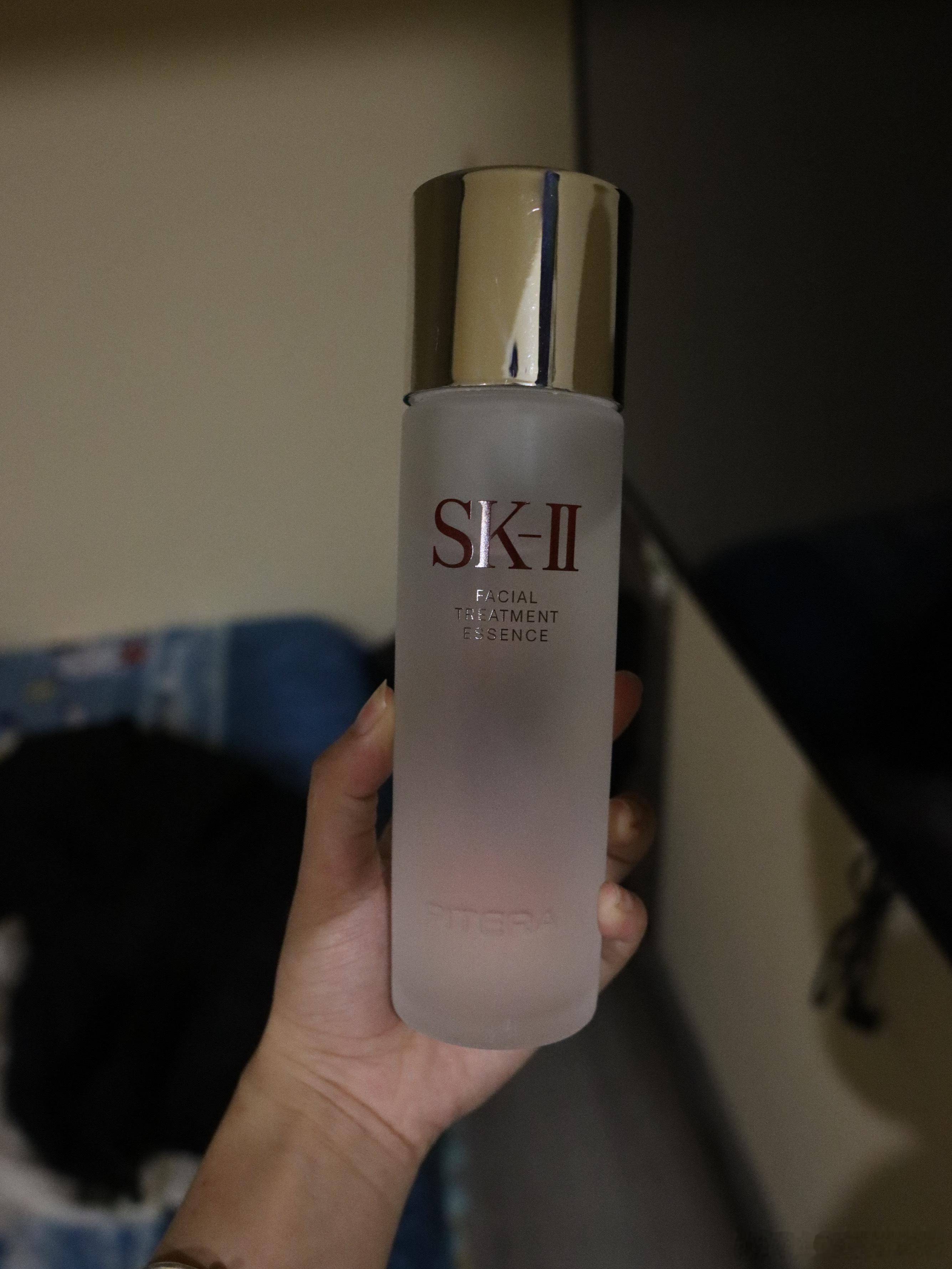 细腻毛孔需要坚持，混油皮从学生时代长痘到现在用了三年，感觉神仙水能一直用下去 