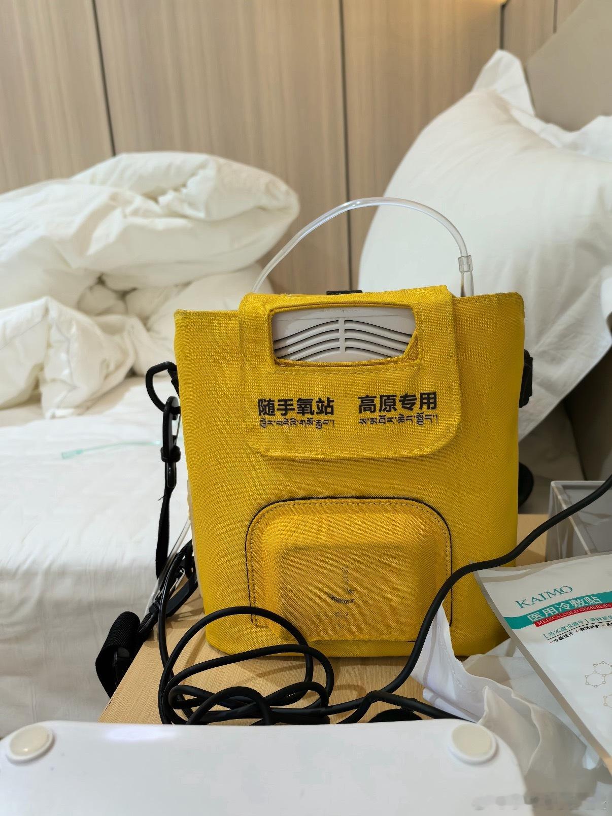 五一去西藏旅游的人真的太多了，现在西藏各大酒店前台的外卖代收区，制氧机相关装备堆
