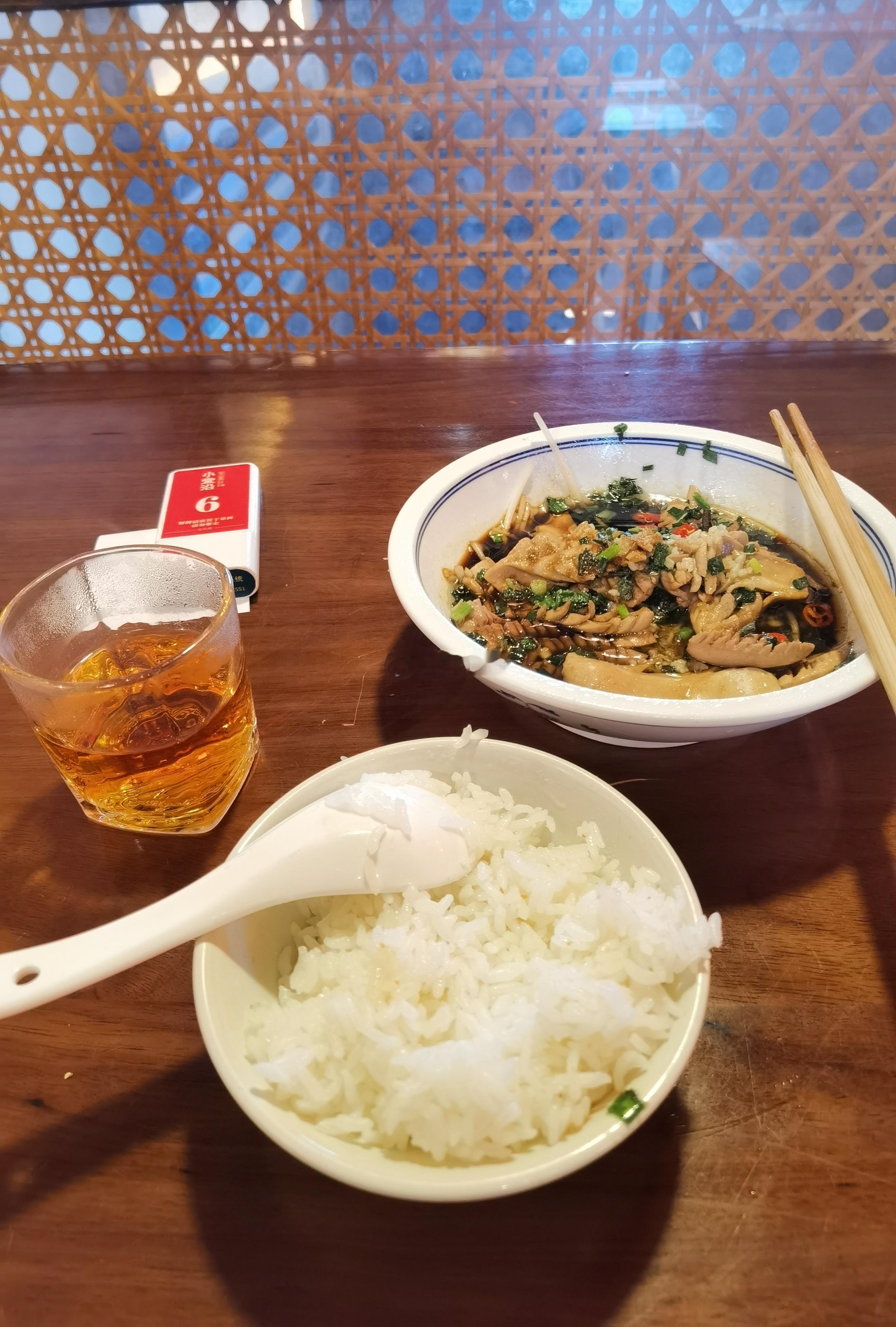 今日午餐：腰片拌饭。 绍兴·上大路特色风情街