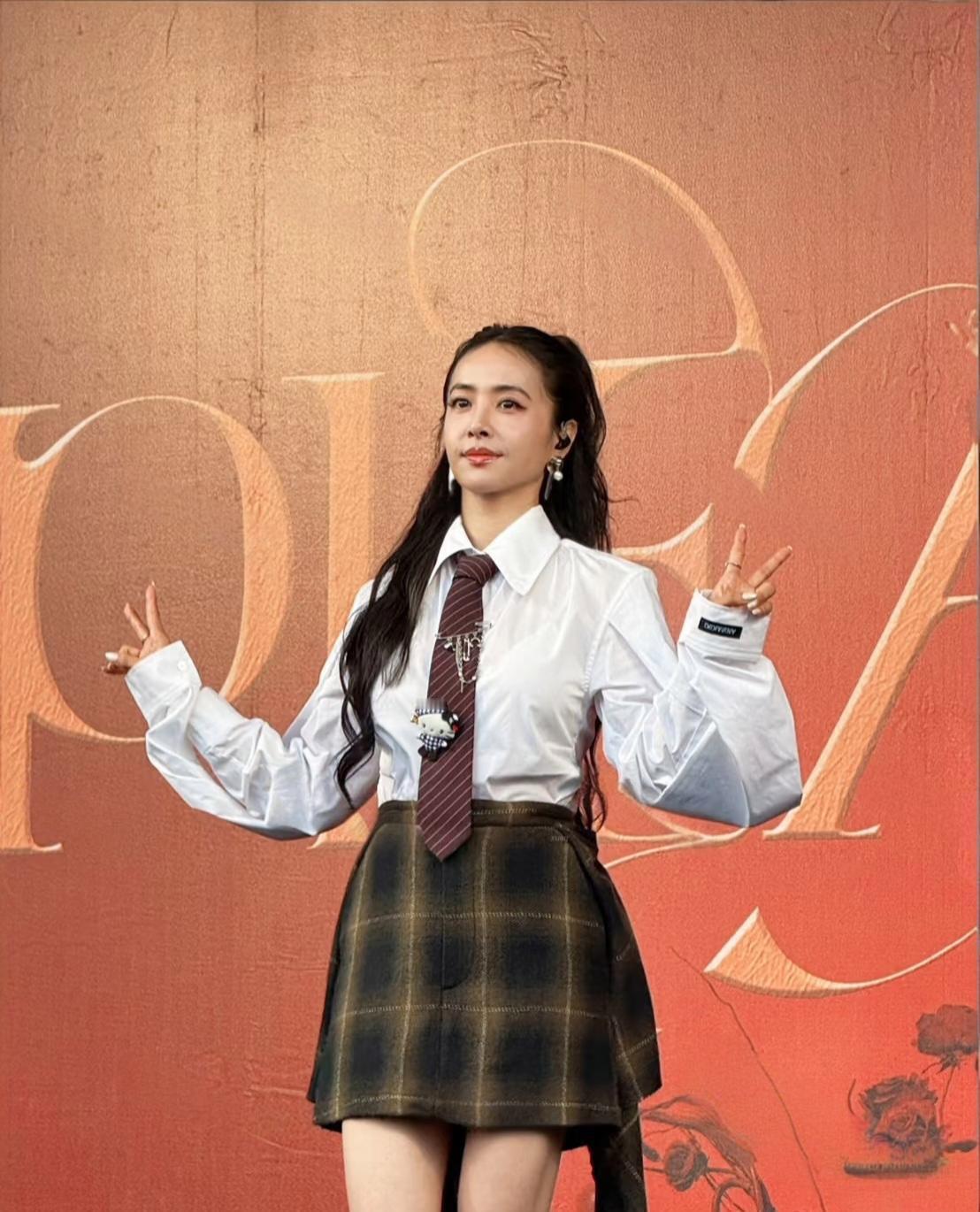 谁能看出这是45岁的蔡依林？签唱会现场的她秒回刚出道时的样子!素颜状态更绝蔡依林