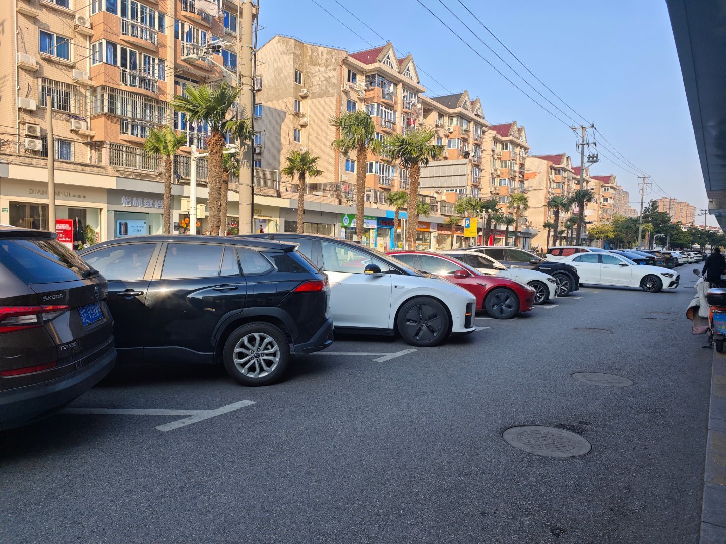 开了2天某车企的🚗，说下真实感受。这都快2026年了，自动泊车泊了一半，自己退