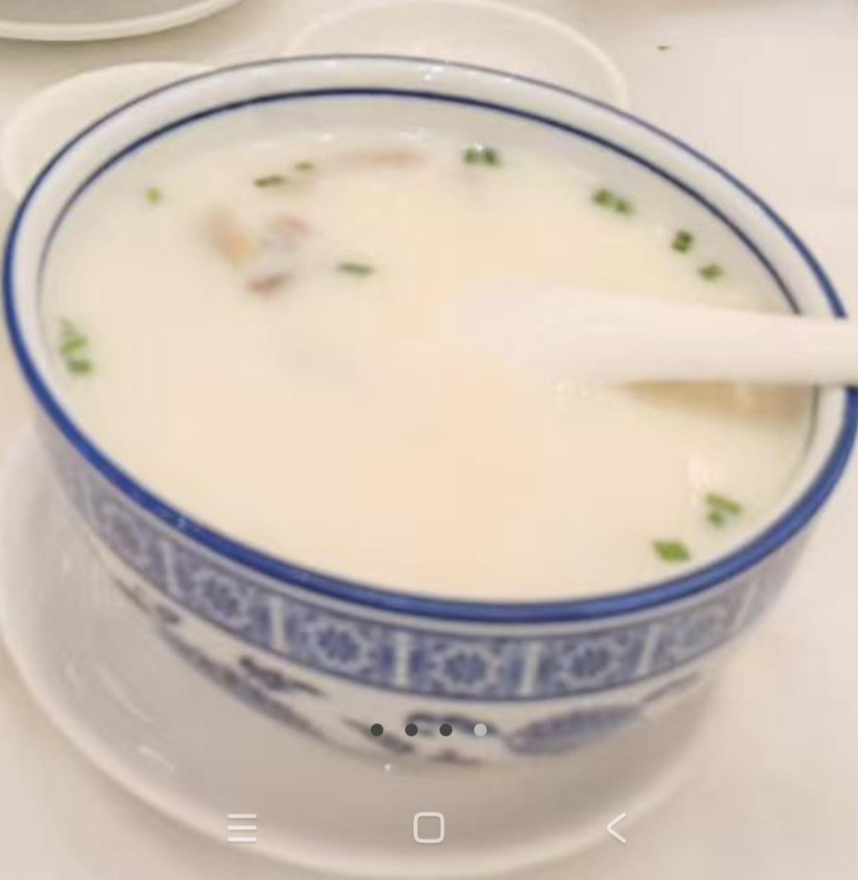 今天退休群里有人问边个得闲饮茶啊？我就说要去绿地城，不去饮茶了，中午几个饮茶的人