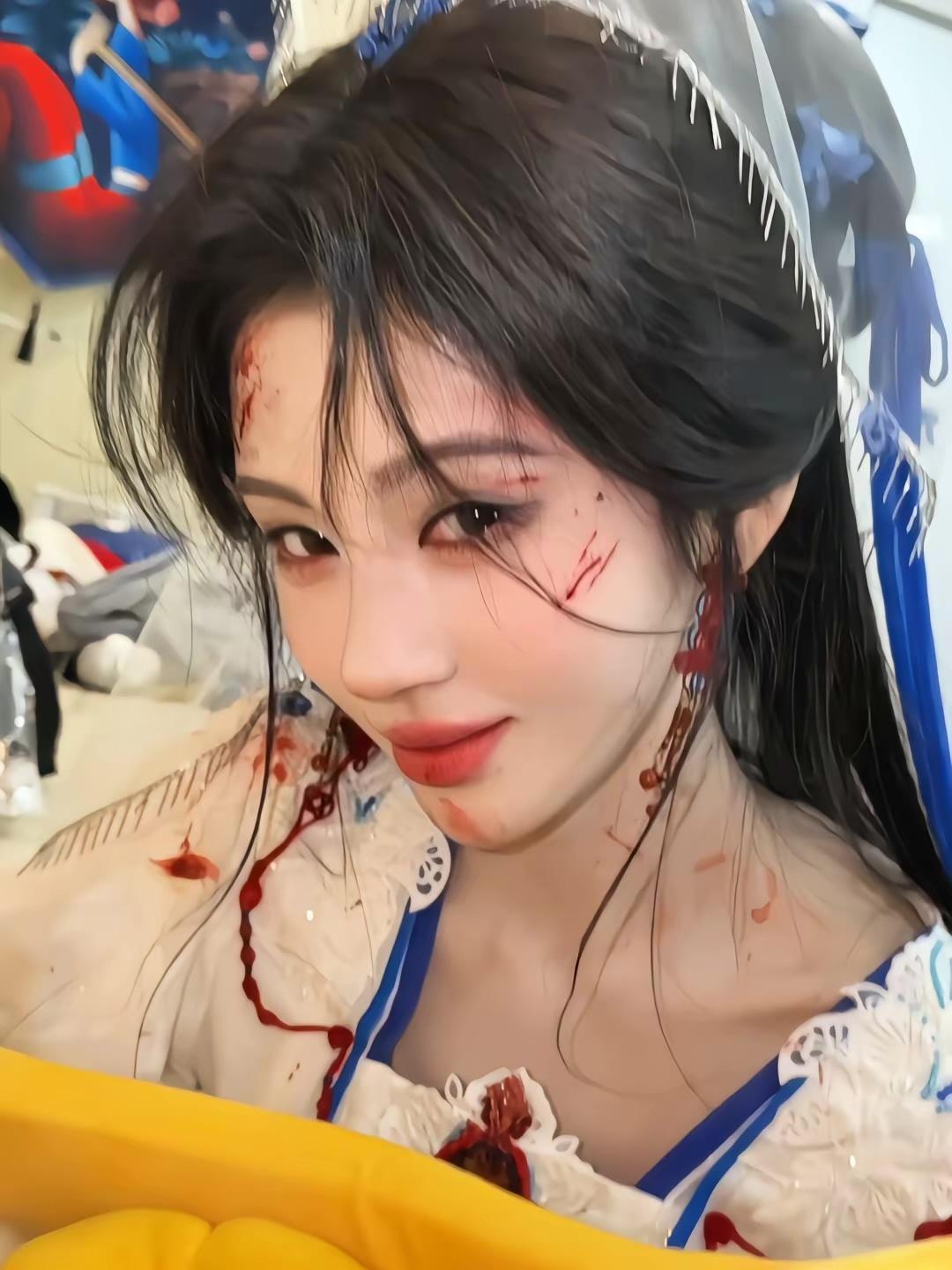 鞠婧祎这张动图好有感觉，虽然是面带笑意，但眼里是数不尽的忧伤 