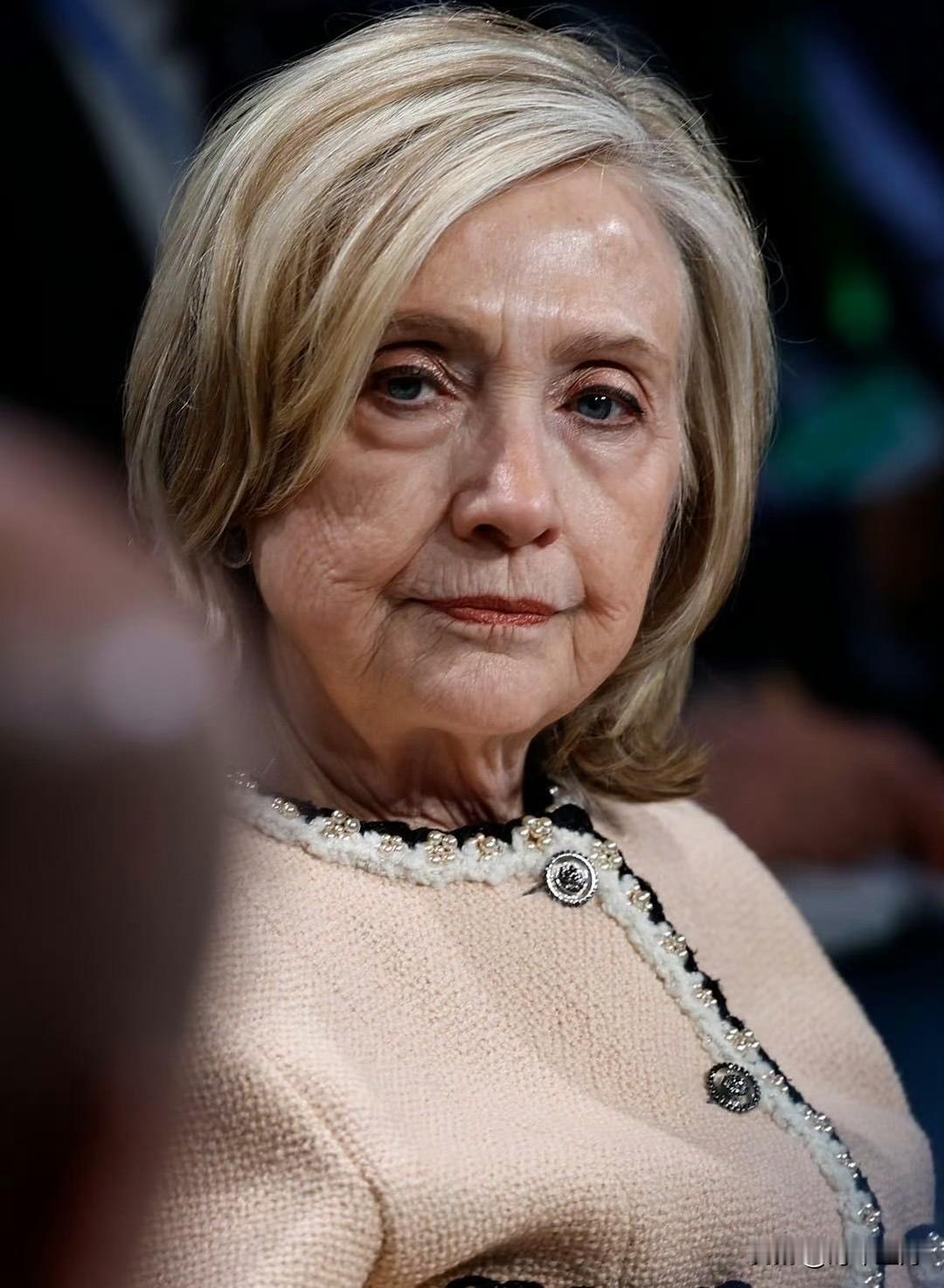 希拉里·克林顿在就杰弗里·爱泼斯坦一案作证前，向众议院监督委员会发表了开场白。