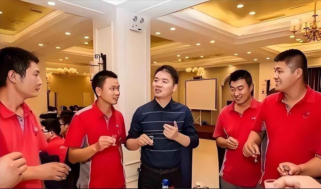 京东曾有位快递员想辞职，刘强东对他说：“你信我一次，如果你再干5年，还买不上房子