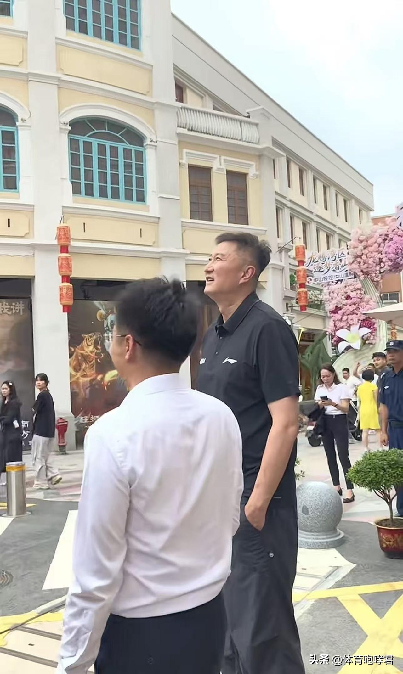 陈海涛措手不及！
在续约杜锋的问题上，陈海涛眼下碰到难题！前者对续约留队有个小要