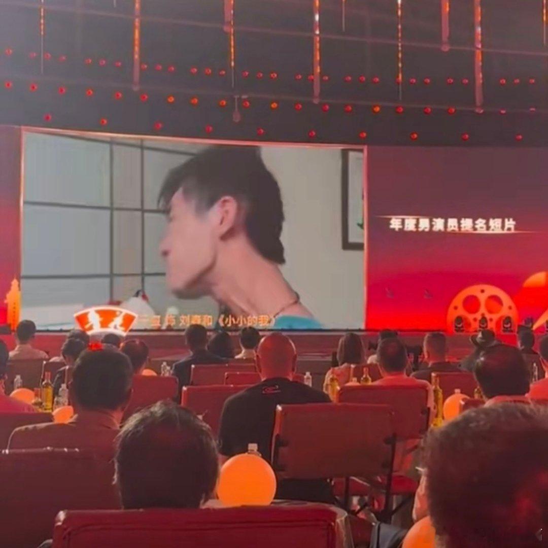 易烊千玺获导协年度男演员果然千玺的付出没有白费，都是被众人看在眼里的，导协年度男