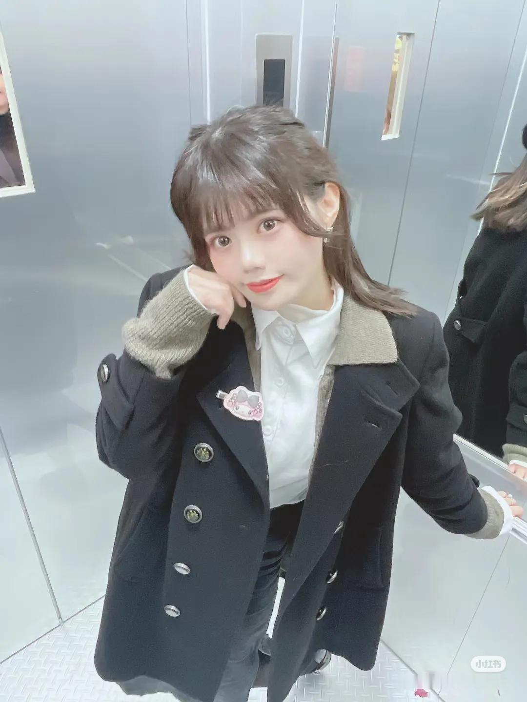 话说台湾近几年就推出了许多颜值和气质都相当不错的新晋博主，而柒就是其中之一。凭借