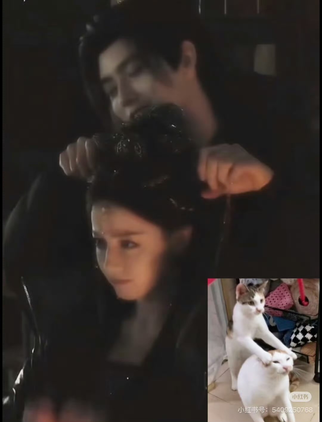 迪丽热巴让陈飞宇握着牛角拍照，这里不样骑摩托，段胥怎么wer的一下骑着我们思慕就