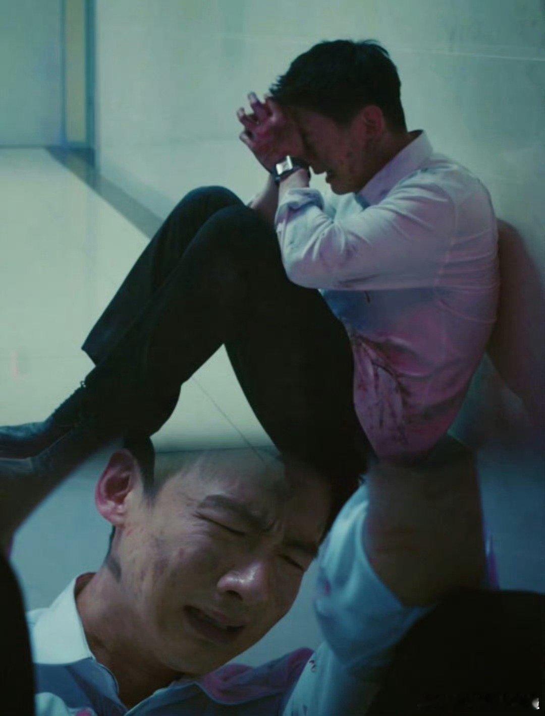 不眠日里出现了电车难题 心疼丁奇，也心疼那个再也没人接电话的女孩 ​​​