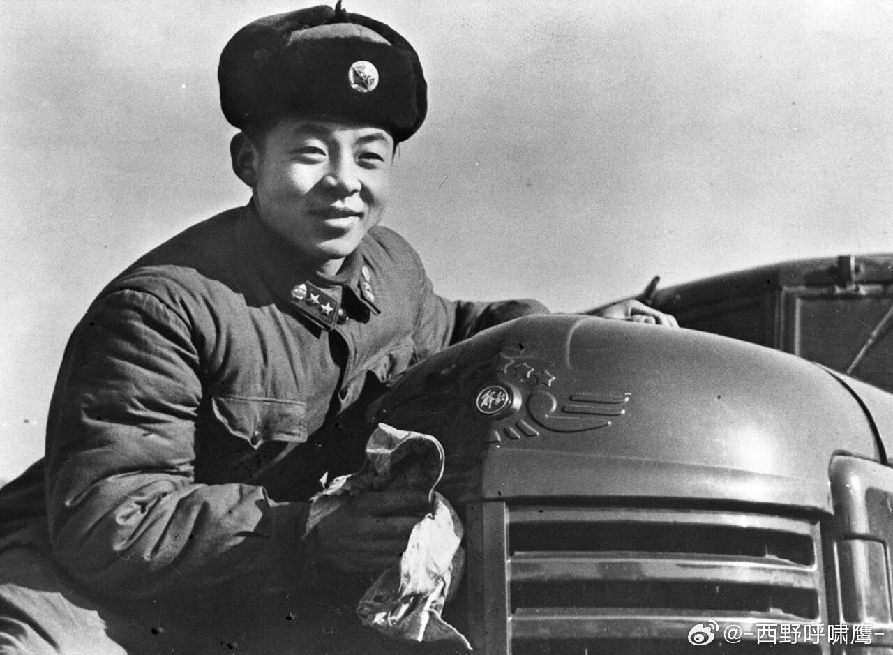 “向雷锋同志学习”——毛泽东 