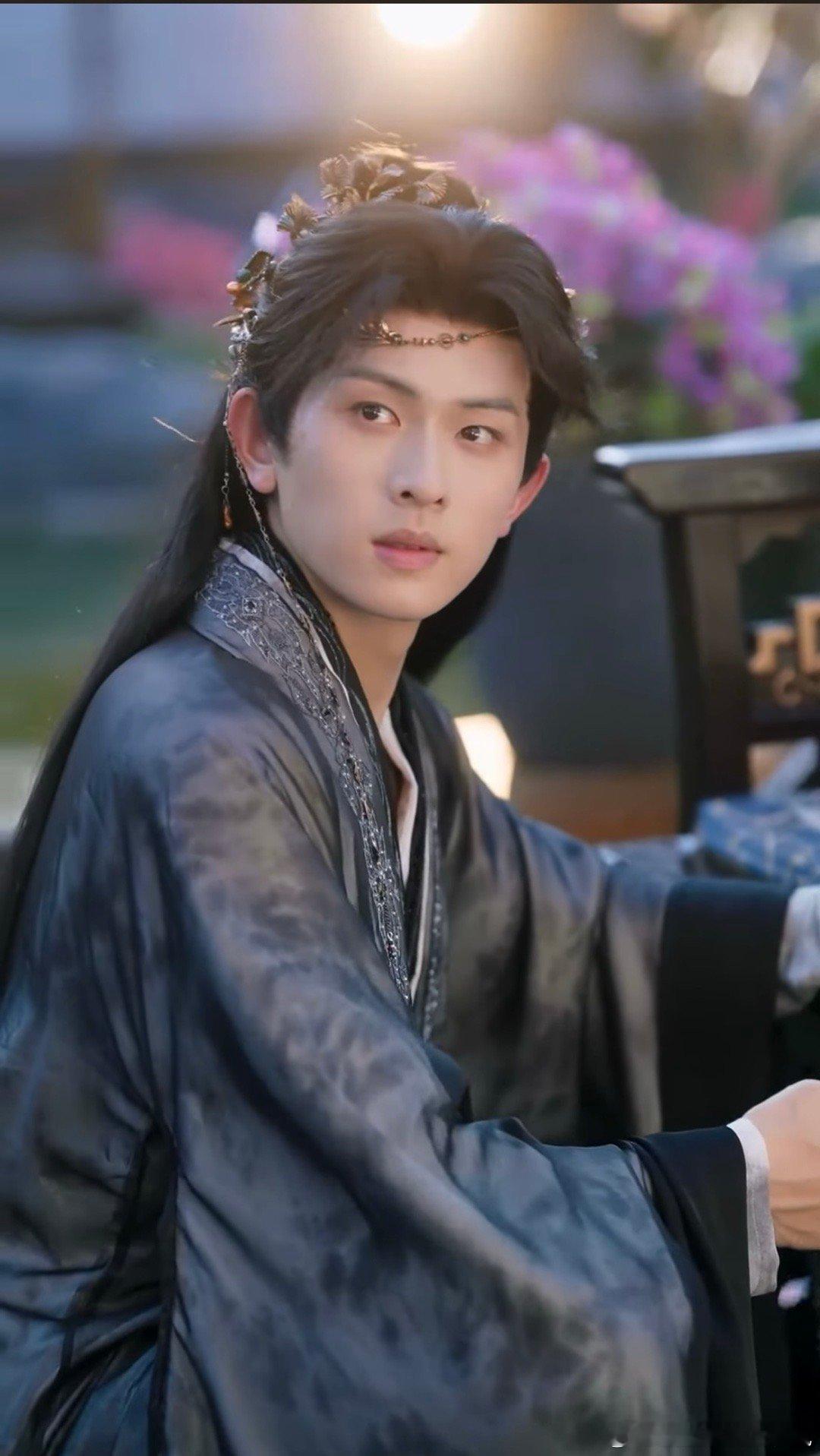 安利陈添祥 🍊陈添祥 长明灯之烬玉案 早上起个大早看完《长明灯》，陈添祥演的很