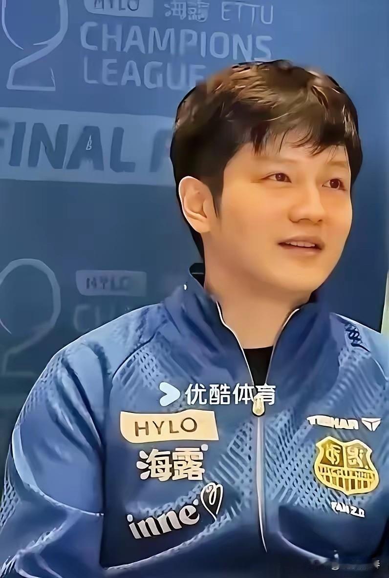 6月初，樊振东推着行李车走出浦东机场。来接他的不是经纪人，是上海体育局的干部。从