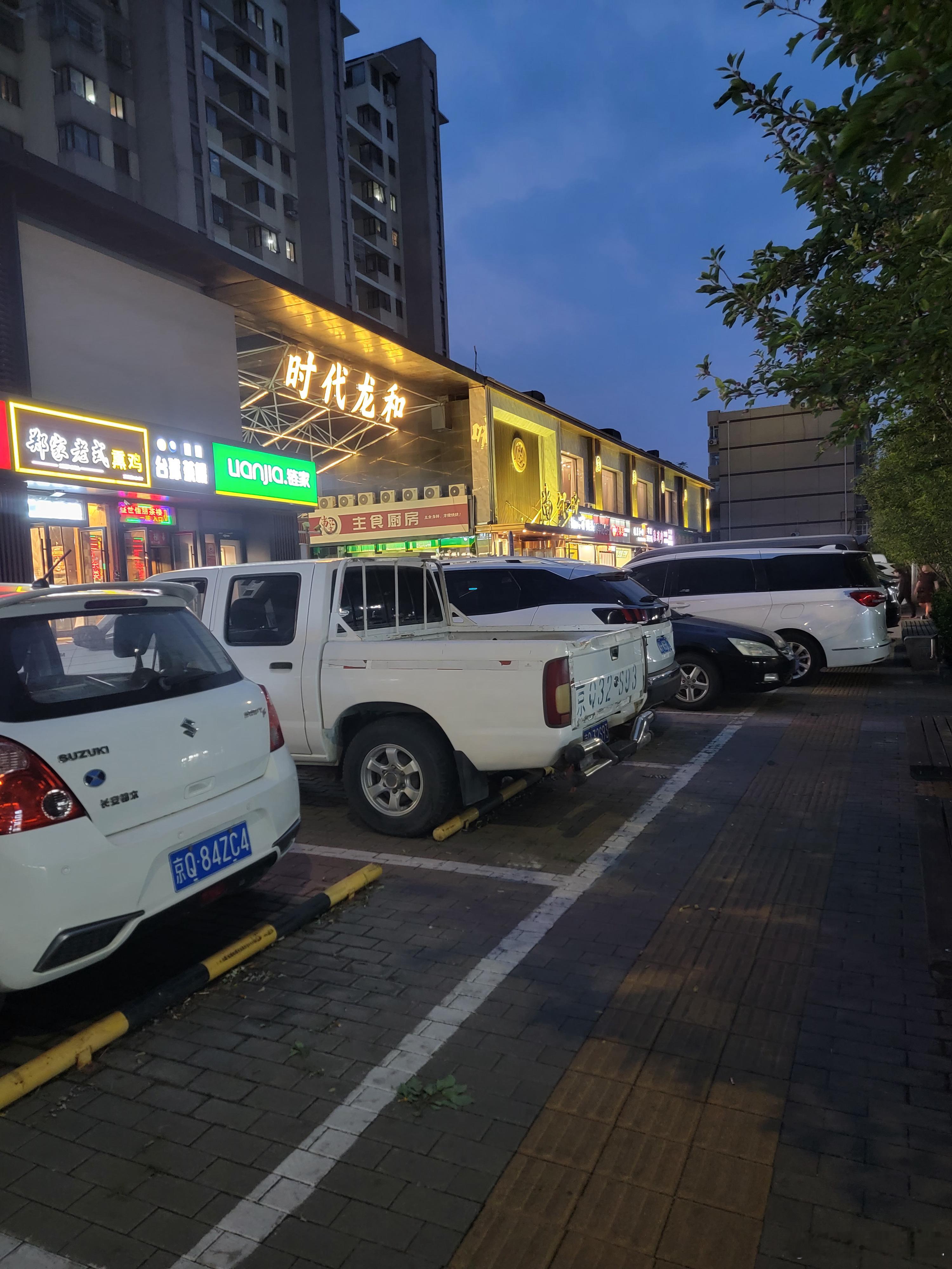 北京局地有8级大风和冰雹 热死了，我在等风来，我在等雨到，冰雹就算了吧，冰棍我刚