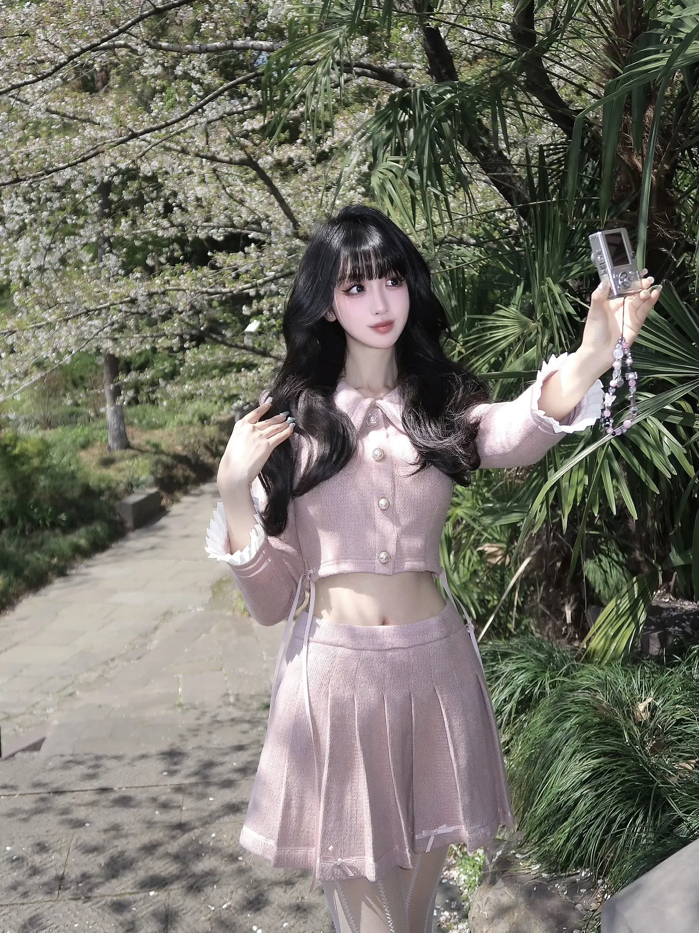 樱花树下站谁都美🌸。