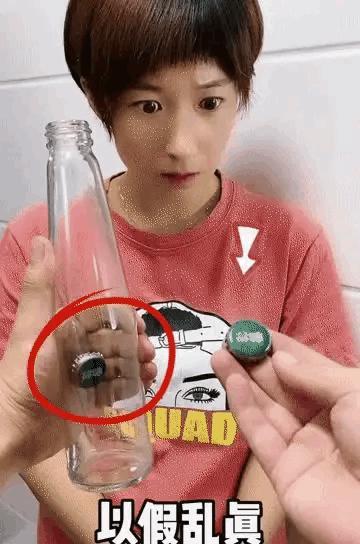 妹子到底看明白了没有，一愣一愣的表情。