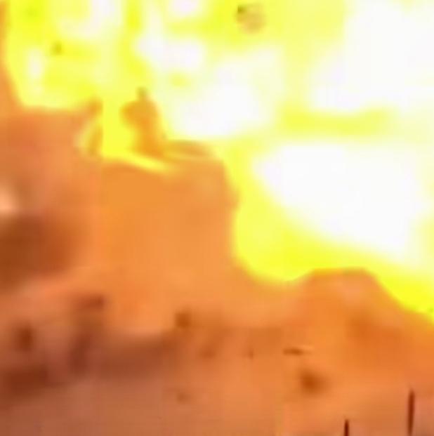 为公平正义，以命相搏！？近日，湖南某烟花爆竹店店主举报公职人员吃拿卡要，疑遭报复