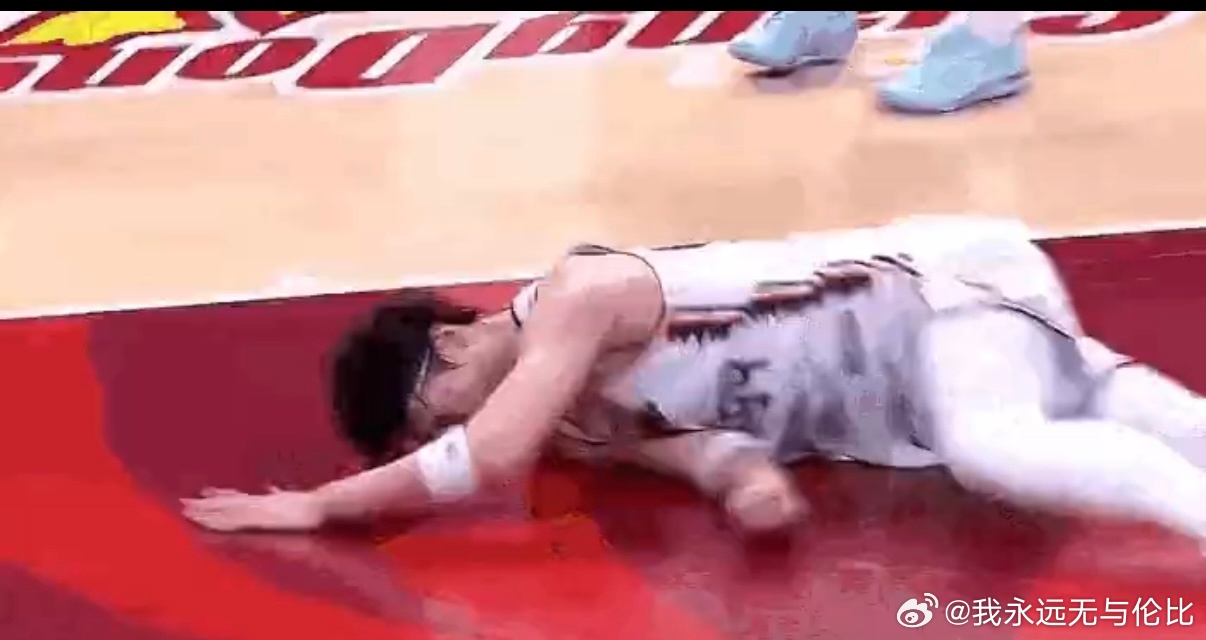广东男篮vs上海男篮 向大王道歉，半场看下来，上海队最拼的是大王拼命防，拼命快下