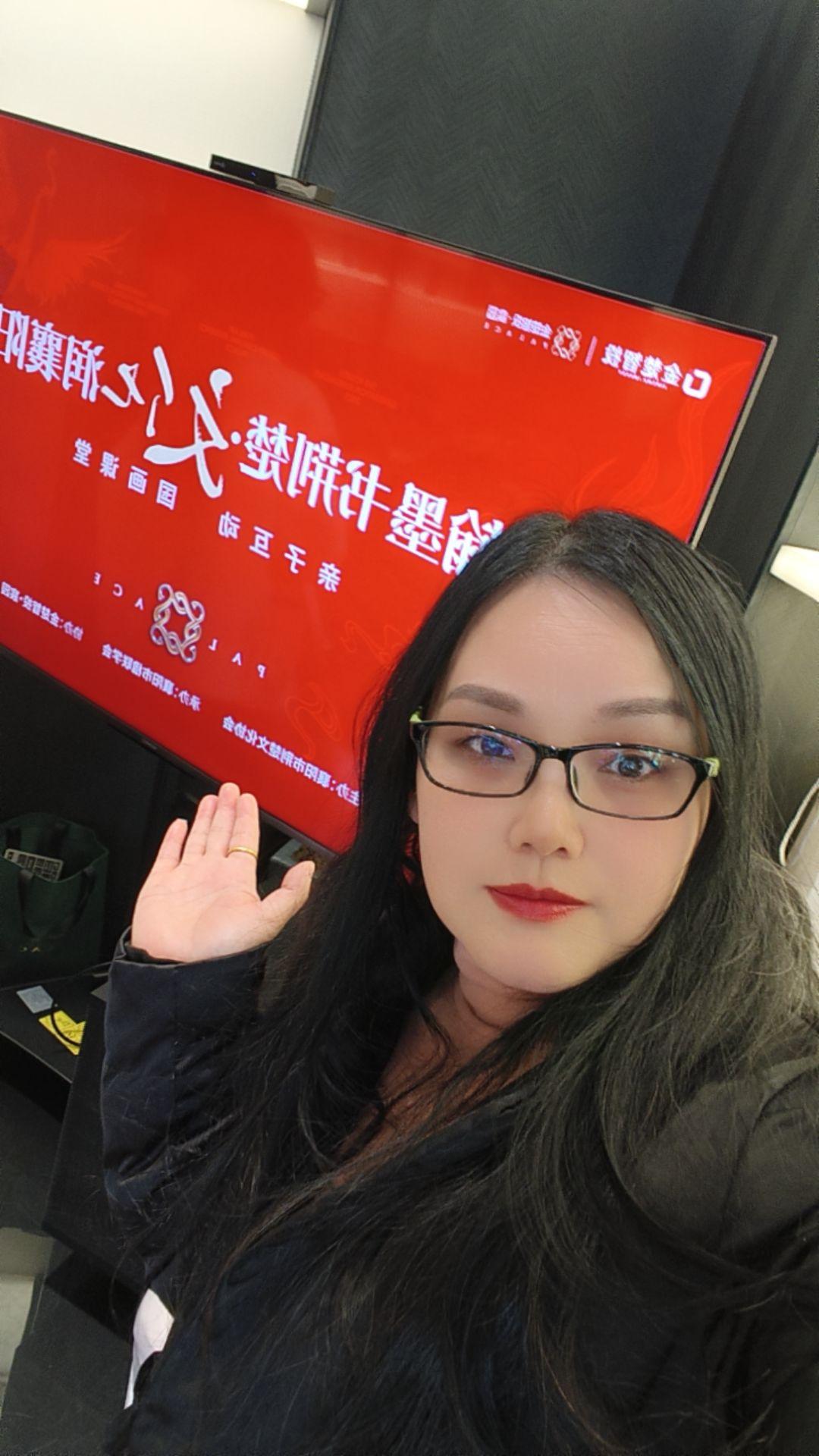 笔墨传情润童心，名师引路绘荆楚！这场亲子国画课太暖了
 
12月13日下午，「翰