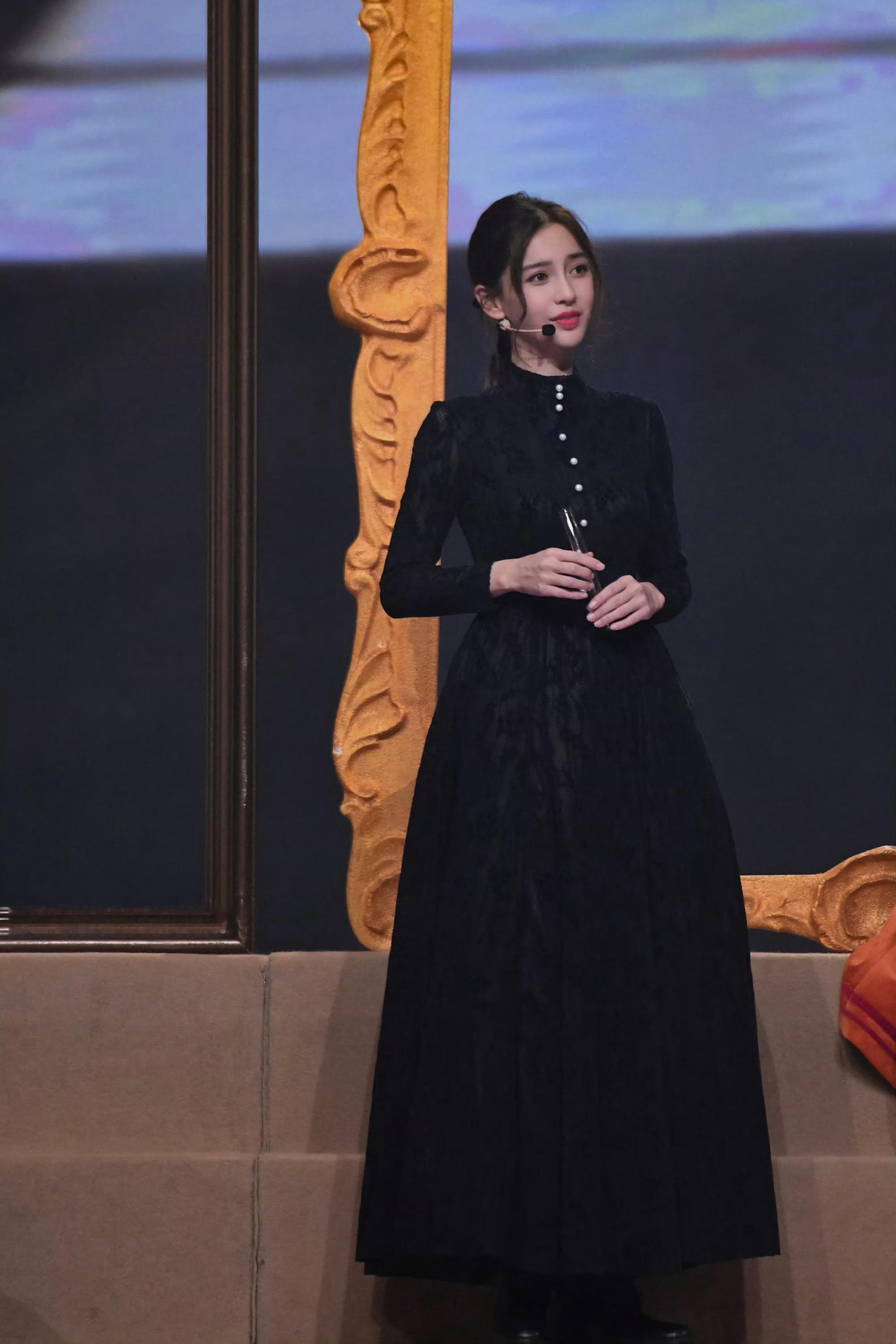 angelababy yyangelababy听云与明月窃语，看满天星辰熠熠，风