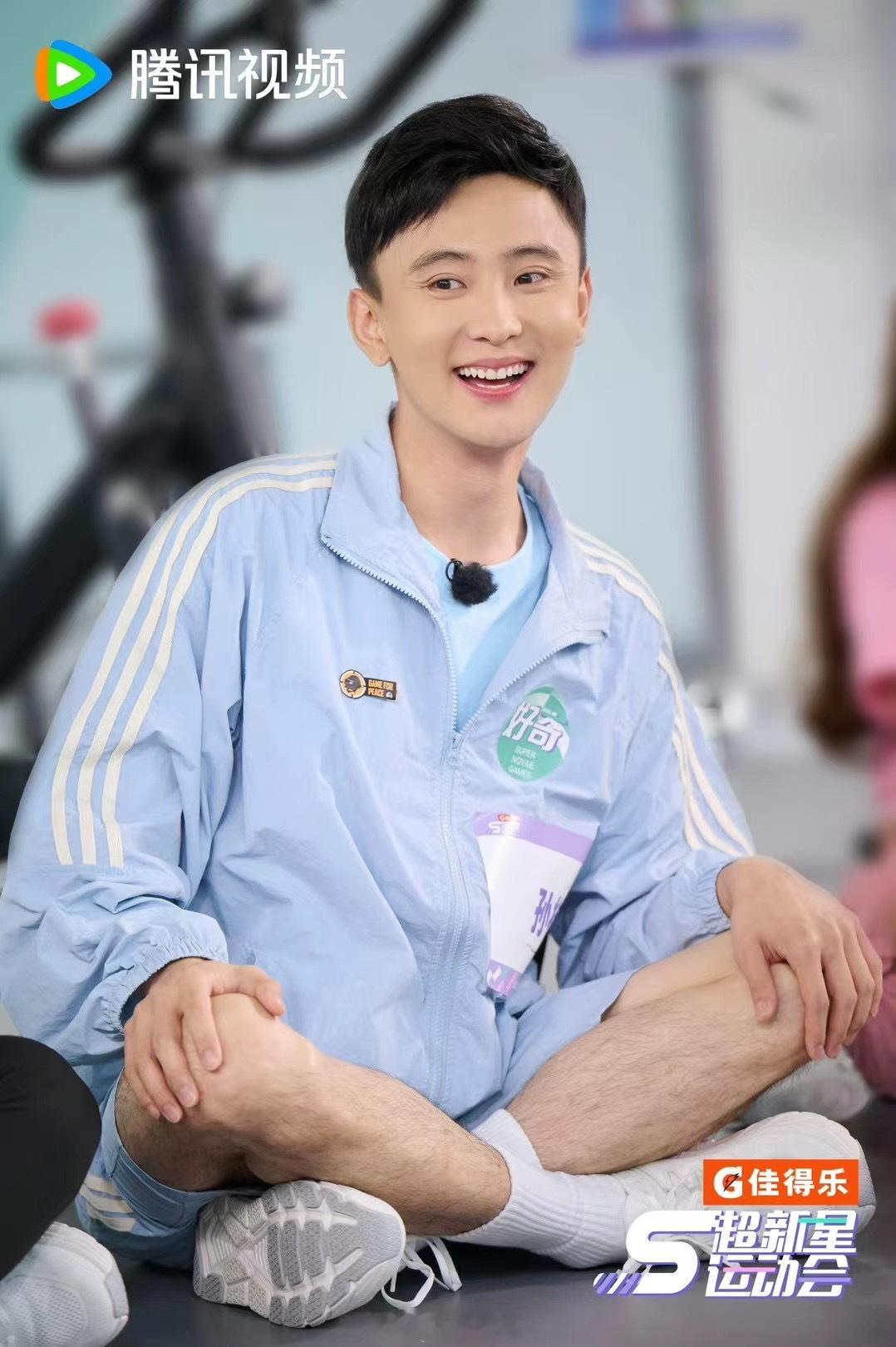 #孙樾三分球一发命中#孙樾，短剧霸总，球场也展雄风。三分球精准无比，落后时的关键