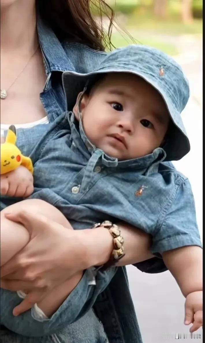 发了一篇：
“所以马筱梅送你一句话”

有网友在下面留言说：
孩子有时候和老阿姨