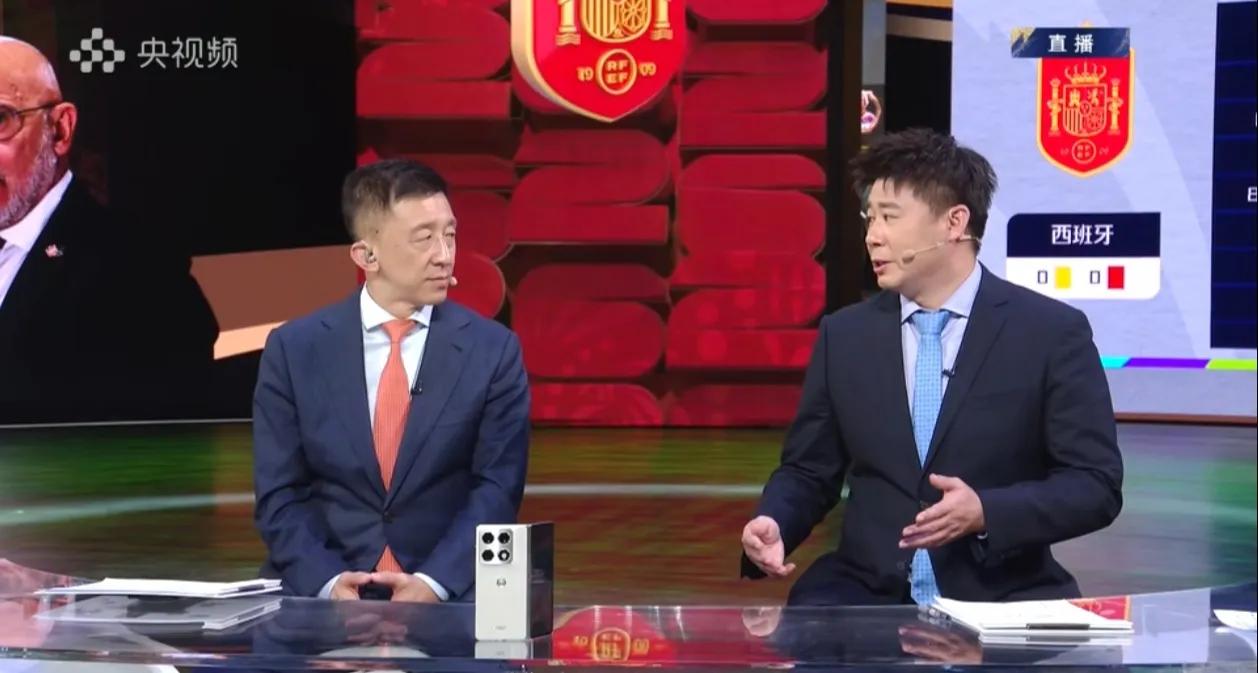 西班牙是得势不得分，上半场双方打得很沉闷，几乎没有威胁射门。
阿根廷还是习惯发挥