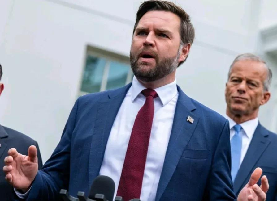 伊朗必须向美国交出全部核材料

《金融时报》报道，正在匈牙利访问的美国副总统万斯