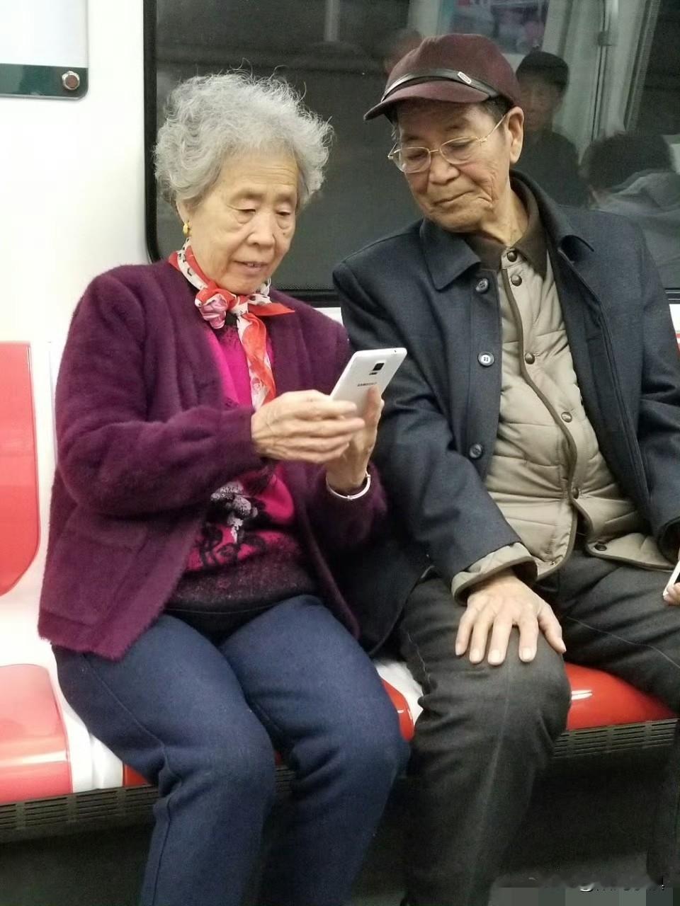 86岁老人深度昏迷，家人放弃治疗，听听豆包怎么说……

今天上午写了一篇短文，《