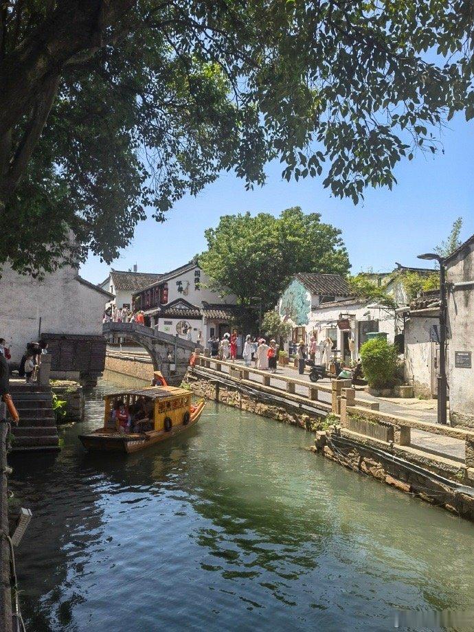 #苏州的双面魅力#苏州这个城市是含有文化底蕴的，感觉它的内涵很丰富，而且环境也很