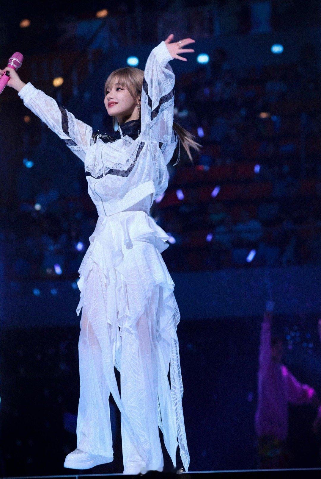 黄霄雲在声生不息后台集邮谁懂黄霄雲有多幸福，声生不息后台集齐一众音乐好友，和王铮