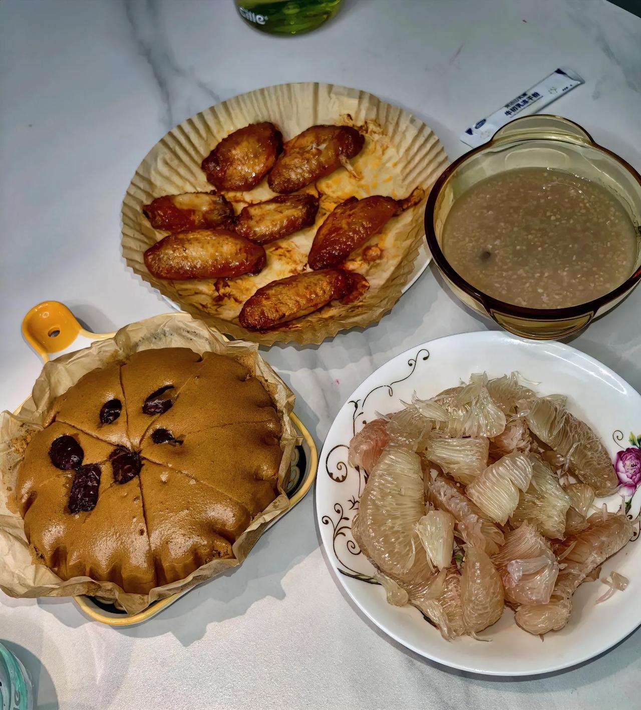 周六依旧得早起
为上学的孩子准备早餐
初三单休的学生，真❤️是累！