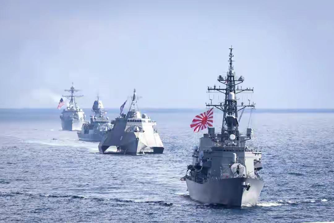 南海这几天的阵仗可不小。美菲“肩并肩”联合军演又拉开了大幕。今年味道不一样，日本