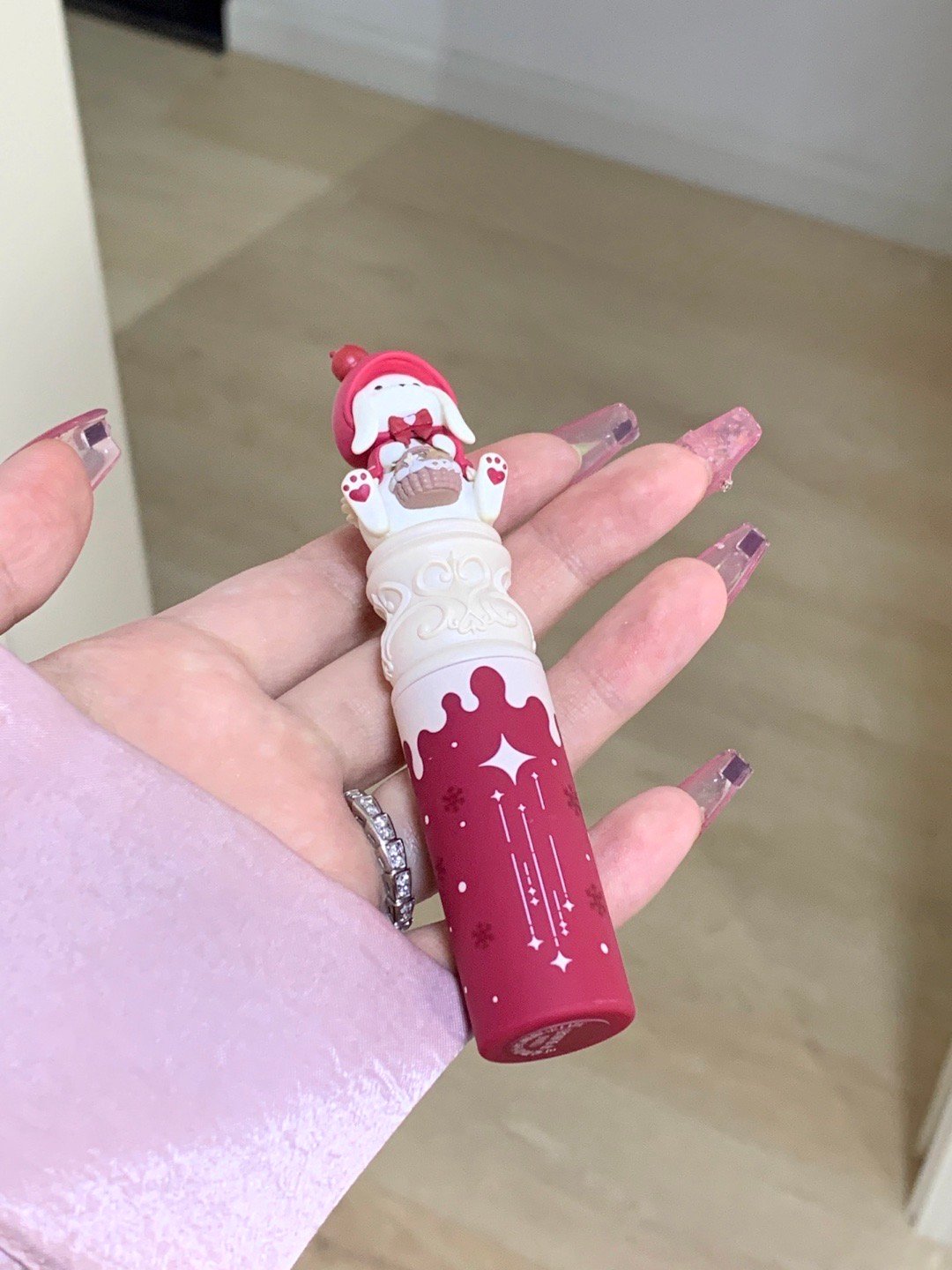 圣诞节氛围耶！！这不是口红 这是我的快乐今年真没法拒绝了。。这也太可爱噜！！！！