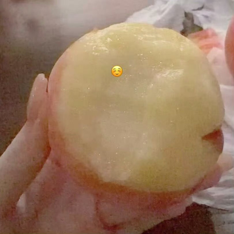 我想起我有个朋友说软桃是正统，然后我偏偏吃硬桃气她，她气得都要哭了 
