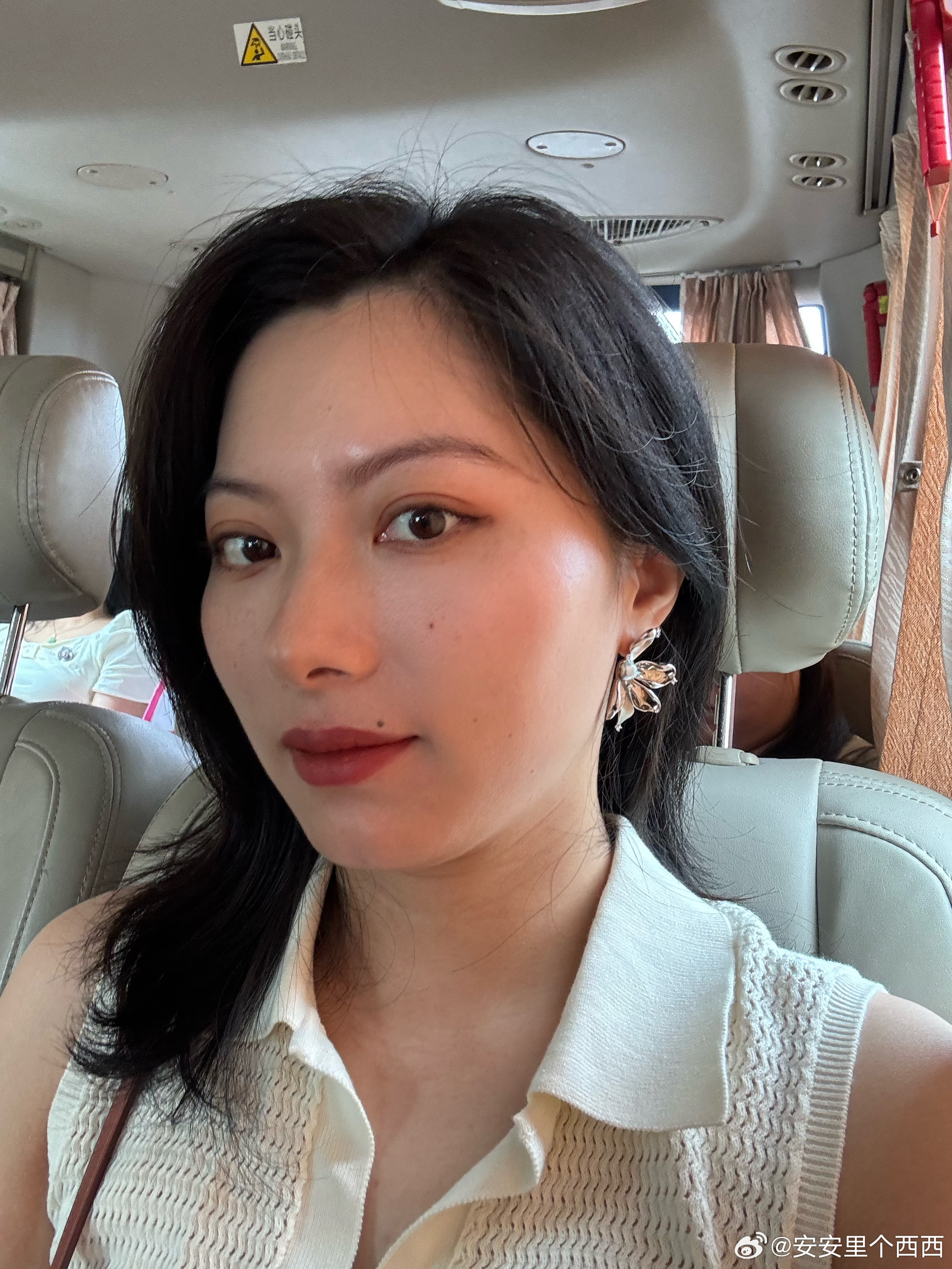 早☀️今天去参加活动7 点就起来了戴上了我一年多前买的耳环印象中好像是第一次戴前