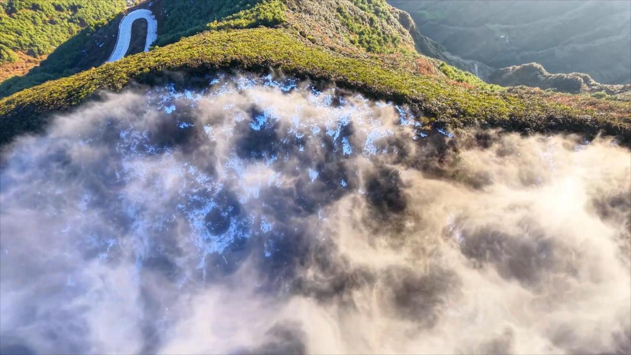 欧拉公式：e^{iπ}+1=0——数理逻辑与天地意象的交融
一、公式数理本义
被
