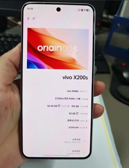 上一部安卓机还是魅族Note2，之后就一直用的iPhone，现在再用回安卓机vi