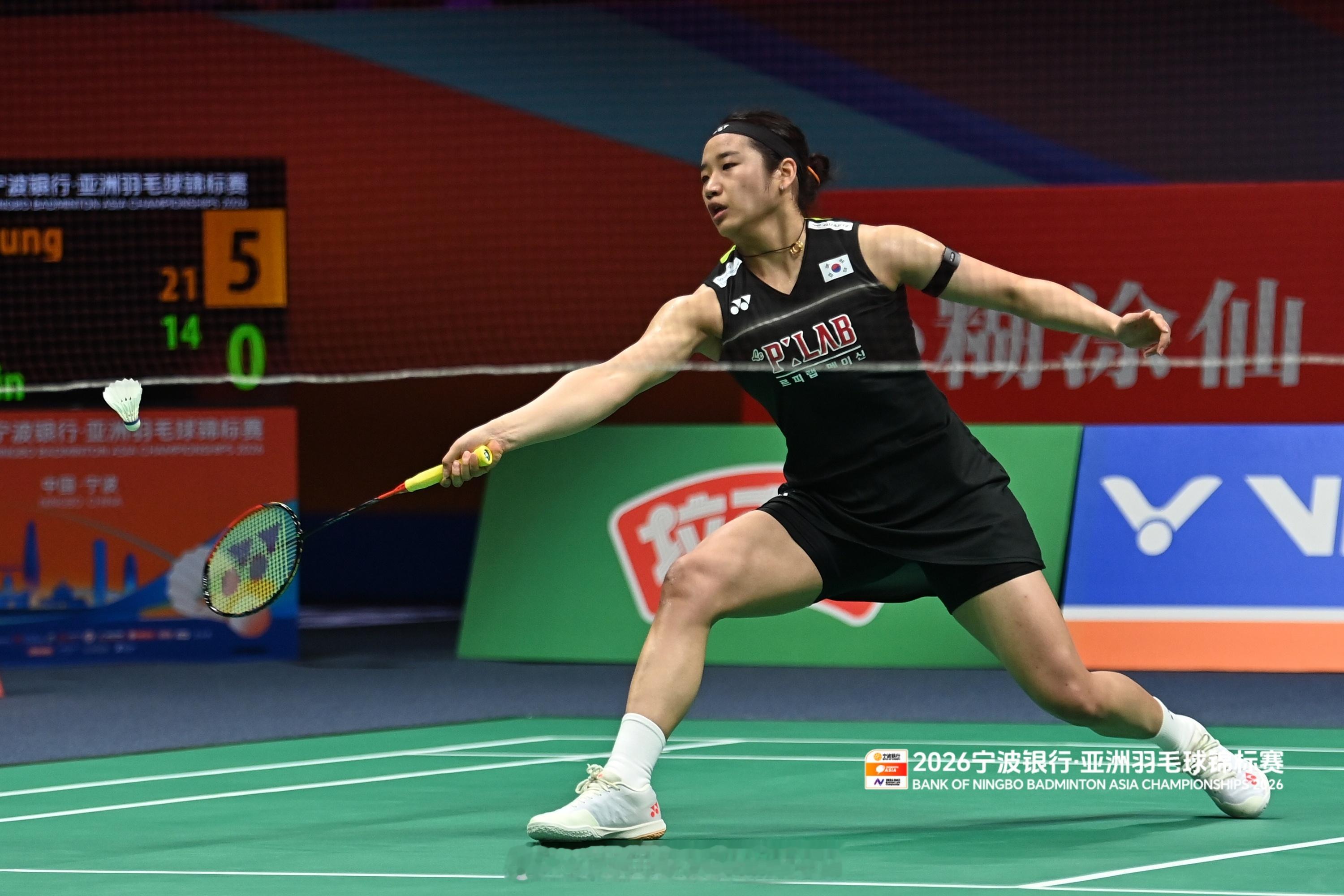 砍瓜切菜，安洗莹两局横扫队友晋级女单决赛！安洗莹🇰🇷 21-14、21-9 