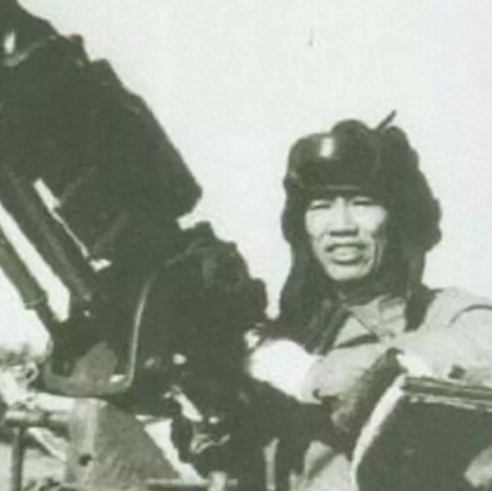 1949年小战士偶然在报纸上发现父亲，指导员惊讶地说你别开玩笑，他可是我们的兵团