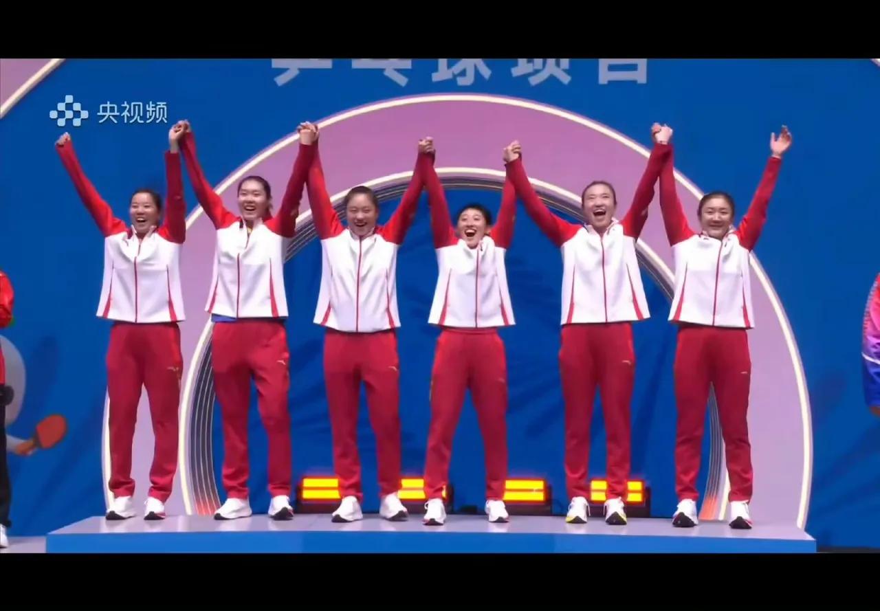 站上冠军领奖台的山东队都开心的笑了[赞][赞][赞]那些造谣污蔑诋毁陈梦是水冠的