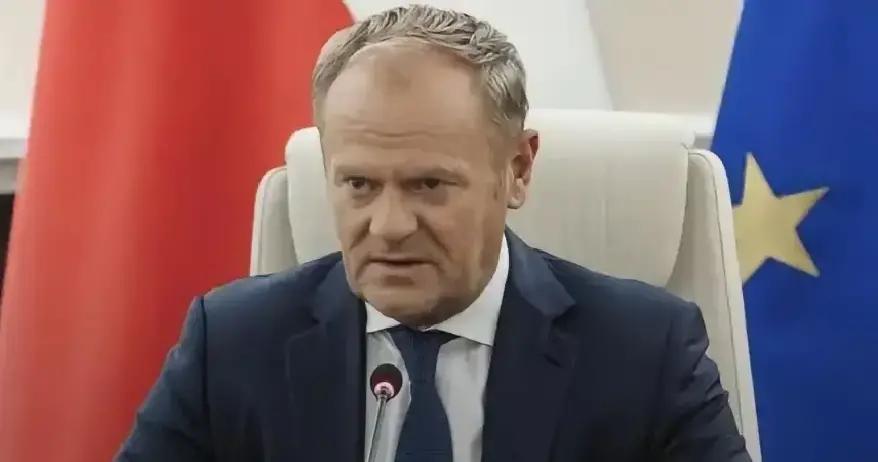 急眼了！波兰表态！
 
顺着这股火气往下说，波兰总理图斯克最近罕见点名开炮：一边