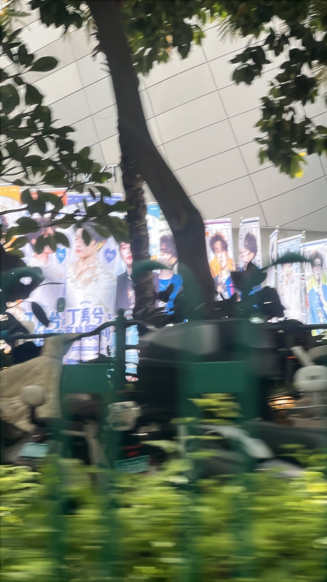 闺蜜问我去厦门两天怎么都没发朋友圈，我说我纯享受没怎么拍照，她说总不能一张都没有