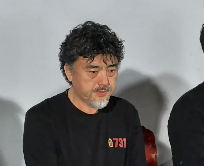 导演让刚出生女儿出演剖腹取婴镜头导演妻子回应让12天女儿出演731 仅出生12天