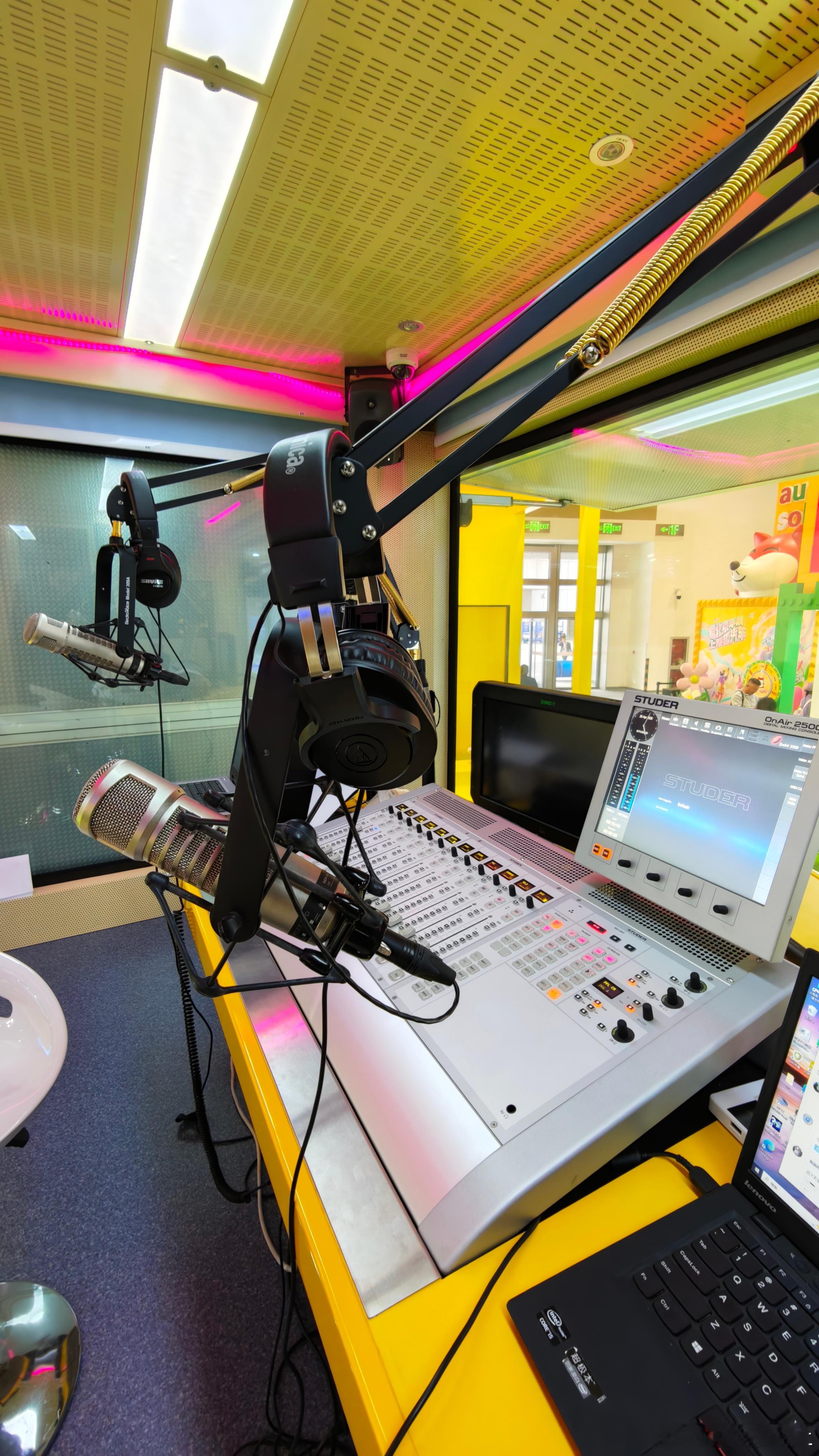 第三天来北京国际车展前几天忙忙碌碌的一直在报道今天上午来北京交通广播103.9做