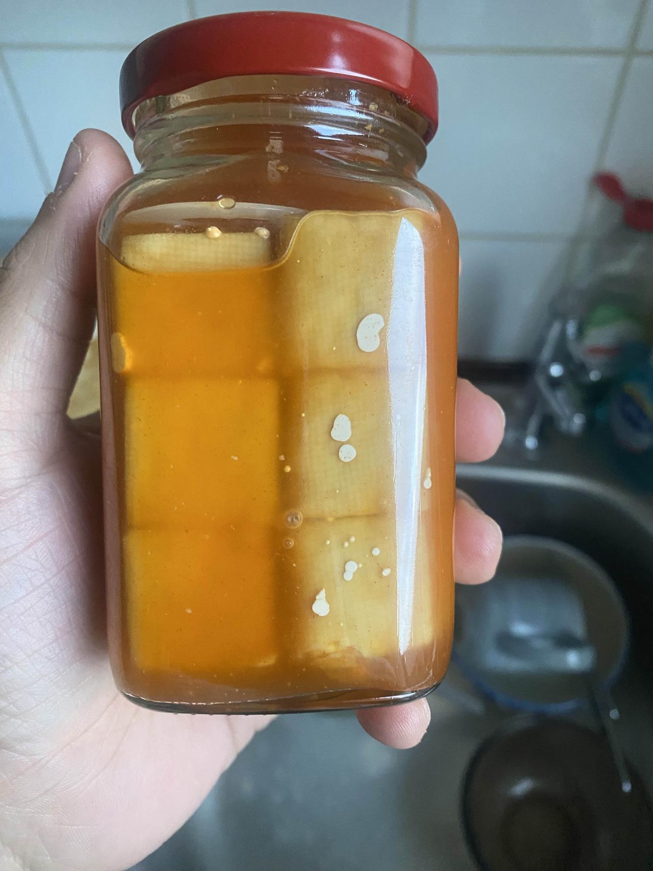 分享我这周有趣的事：买了一瓶腐乳，这个白白的是什么？