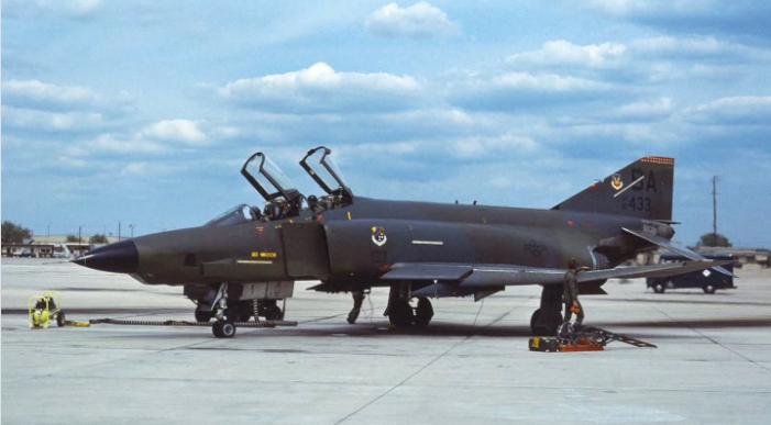美国空军 RF-4C 鬼怪式侦察机 67-0433，隶属第 67h TRW，于 