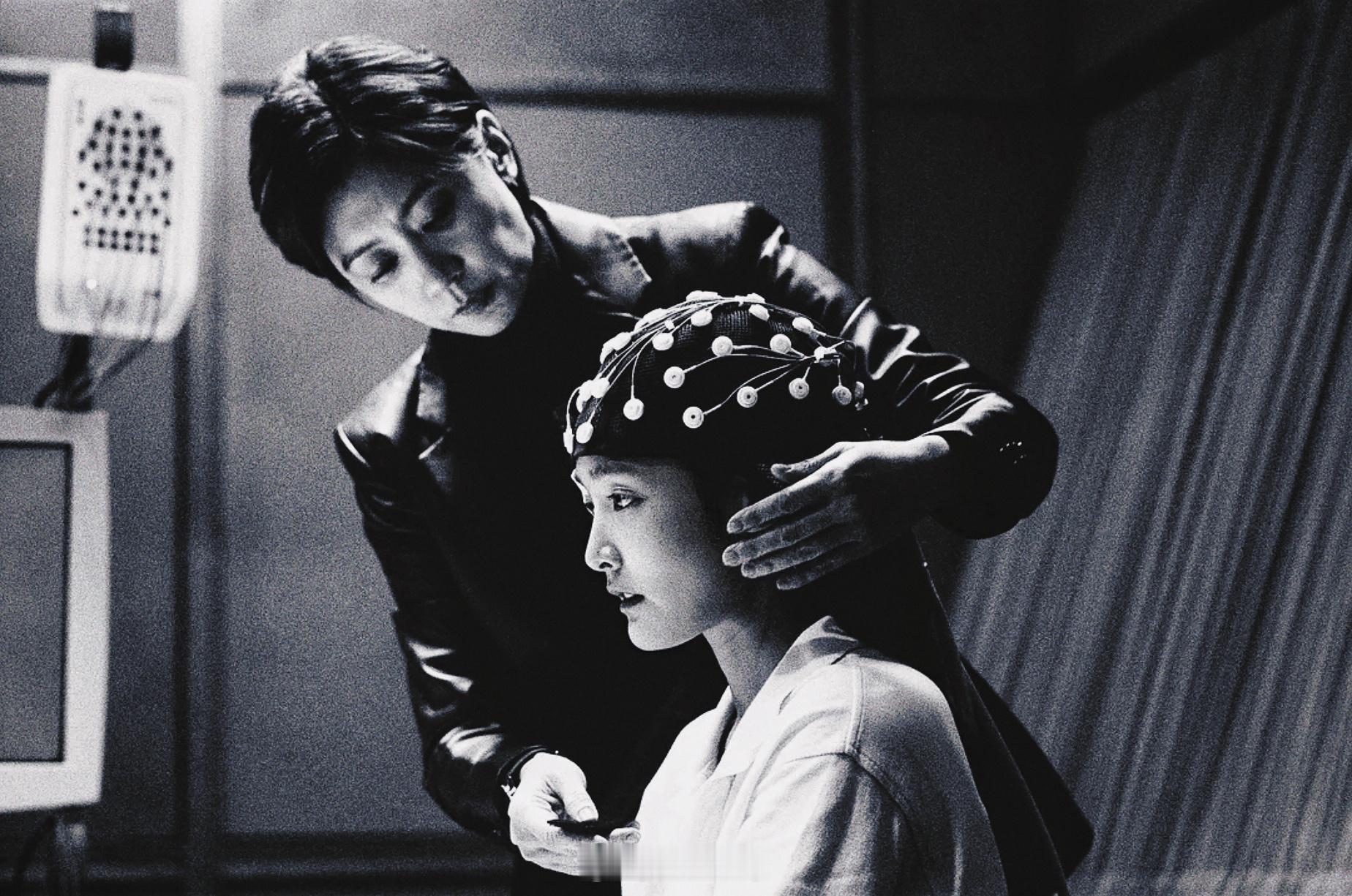 MrWG影讯 “人们到底有多疯狂，才会觉得自己活在一个正常的世界?”Netfli